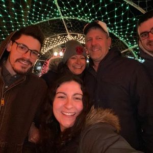 Meet your seller!  👠👗👓😎😃